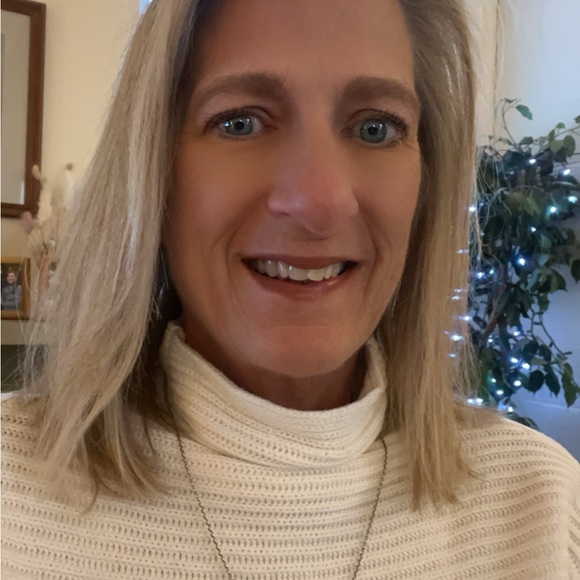 Meet your Posher, Jeannie - Picture 3 of 3